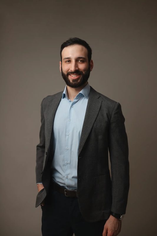 Dr. Juan Welko de jaleco — oftalmologista em São Paulo